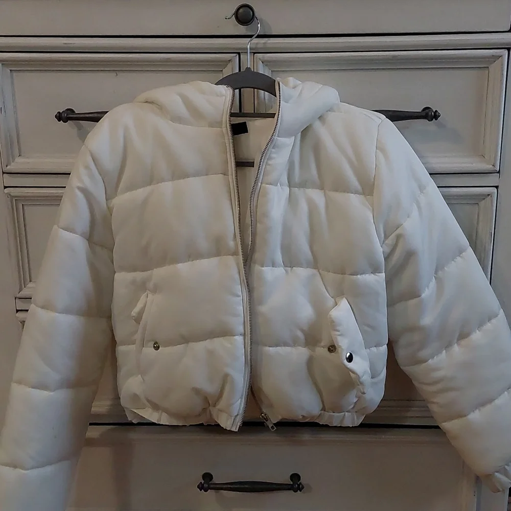 White  Puffer coat - Picture 10 of 11
